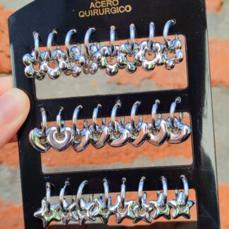 Argollas cierre click con dijes inflados