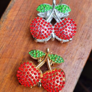 Broches de metal medianos