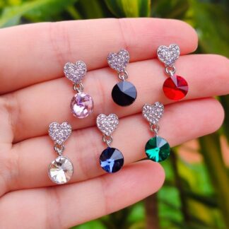 Aros plateados de corazón con colgante