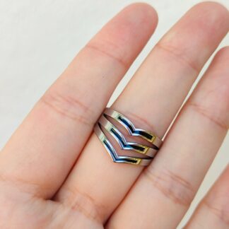 Anillo con esmalte negro de acero quirúrgico